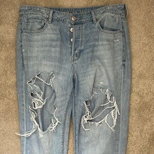 American Eagle Tomgirl distressed jeans
